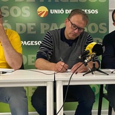 Néstor Serra, Joan Guitart i Ramon Comes durant la roda de premsa del 13 de maig a Lleida (Segrià)